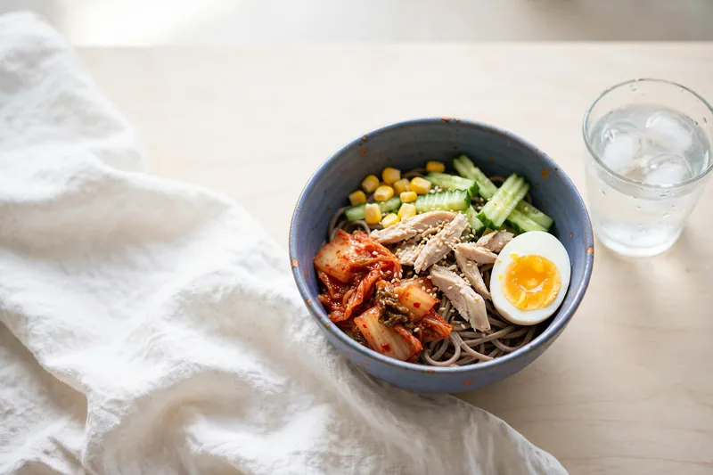 Illustration of a chilled noodle bowl