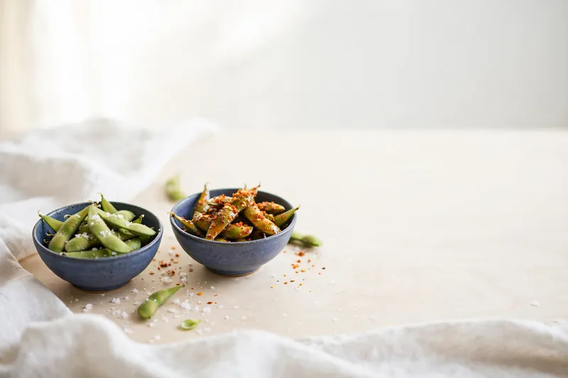 Edamame and small bites (illustration)